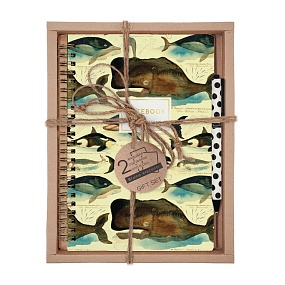 НАБОР ПОДАРОЧНЫЙ "КИТЫ"  (ТЕТРАДЬ BV НА ГРЕБНЕ В ТОЧКУ И РУЧКА)
Арт. 7-60-203/04-3