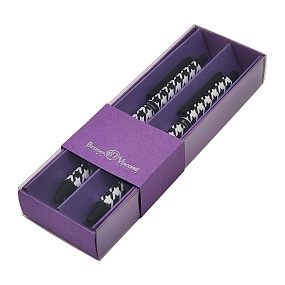 Набор BrunoVisconti®
из 2-х шариковых автоматических  ручек
"ARTCLICK"0.5 мм, синий, в картонном сиреневом  футляре "Модный паттерн"
Арт. 20-0281/2424