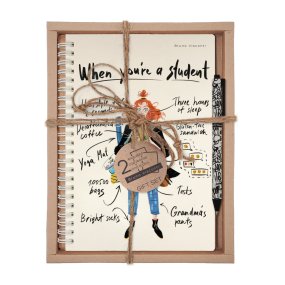 НАБОР ПОДАРОЧНЫЙ "WHEN YOU ARE A STUDENT"  (ТЕТРАДЬ BV НА ГРЕБНЕ В КЛЕТКУ И РУЧКА)
Арт. 7-60-201/11-3