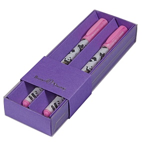 НАБОР ИЗ 2-Х РУЧЕК "HappyWrite. Панды"ШАРИКОВАЯ 0.5 ММ, СИНЯЯ (сиреневый футляр)
Арт. 20-0215/6363