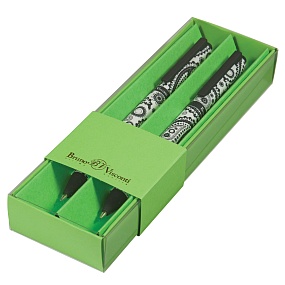 Набор BrunoVisconti®
из 2-х шариковых автоматических  ручек
"ARTCLICK"0.5 мм, синий, в картонном салатовом  футляре "BLACK&WHITE. Восточный мотив"
Арт. 20-0281/2525