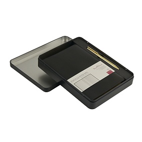 НАБОР ПОДАРОЧНЫЙ ЕЖЕДНЕВНИК портфолиоА5П/ДАТ."PROFY"(ЧЕРНЫЙ)И РУЧКА "BERGAMO"В ЧЕРНОЙ МЕТАЛ.КОРОБКЕ
Арт. 3-073/02-0352