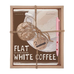 НАБОР ПОДАРОЧНЫЙ "СЧАСТЬЕ В КОФЕ. Flat White" (ДВЕ ТЕТРАДИ И РУЧКА)
Арт. 7-48-1226-2/4